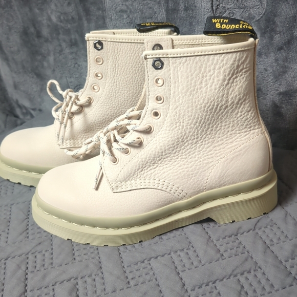 Doc Martens boot limited release sz 7 men 8 women - Picture 5 of 14